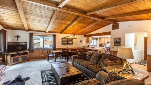 Upper Moonridge Casa | Bear Mt. Retreat