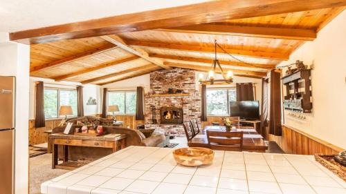 Upper Moonridge Casa | Bear Mt. Retreat