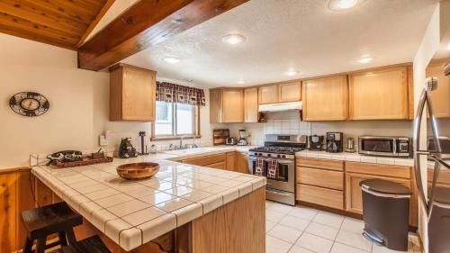 Upper Moonridge Casa | Bear Mt. Retreat