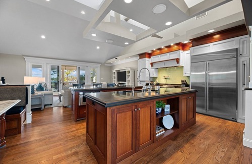 Oriental Casa | Bear's Gone Fishin" - You'll never want to leave!