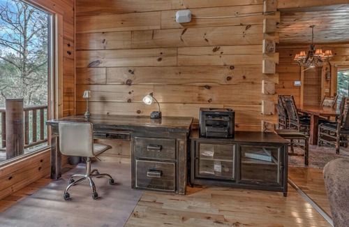 McCaysville Cabina | Bearfoot Lodge - Pet Friendly | Hot Tub | River front | Pool Table | Shuffleboard