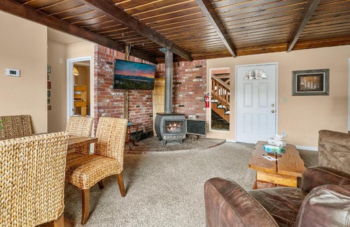 Big Bear Lake Casa | Bears Eye View - Steps to Bear Mountain Ski Resort!