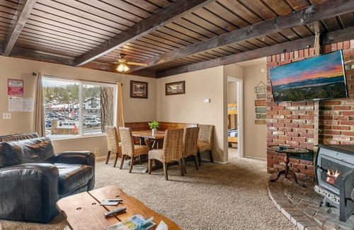 Big Bear Lake Casa | Bears Eye View - Steps to Bear Mountain Ski Resort!