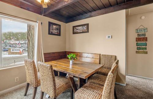 Big Bear Lake Casa | Bears Eye View - Steps to Bear Mountain Ski Resort!