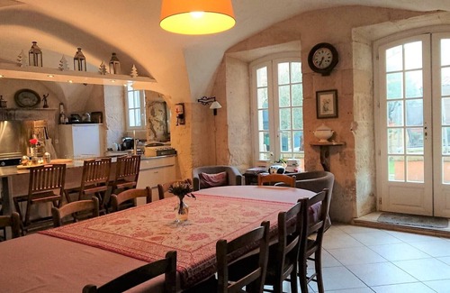 Saint-Paul-Trois-Chateaux Casa | Hermosa casa con piscina, justo en el centro del pueblo.