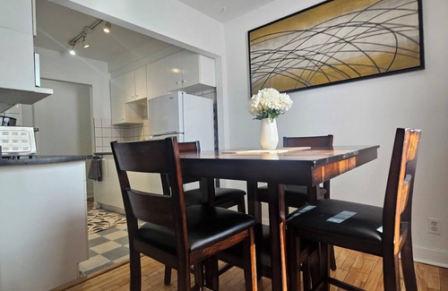 Sainte-Anne-de-Bellevue Apartamento | Beautiful 1-bedroom apartment with AC, WiFi & Parking in Sainte-Anne-de-Bellevue