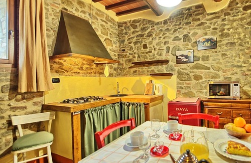 Torre A Castello Apartamento | Precioso apartamento para 3 personas con WIFI, piscina, mascotas permitida y vista panorámica