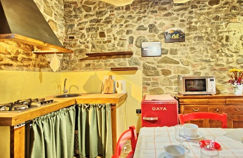 Torre A Castello Apartamento | Precioso apartamento para 3 personas con WIFI, piscina, mascotas permitida y vista panorámica