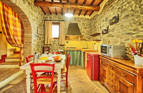 Torre A Castello Apartamento | Precioso apartamento para 3 personas con WIFI, piscina, mascotas permitida y vista panorámica