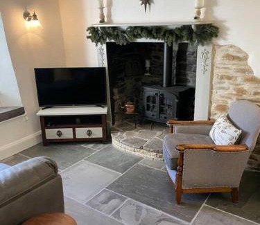 Dolton Casa | Beautiful 1 bed thatched cottage