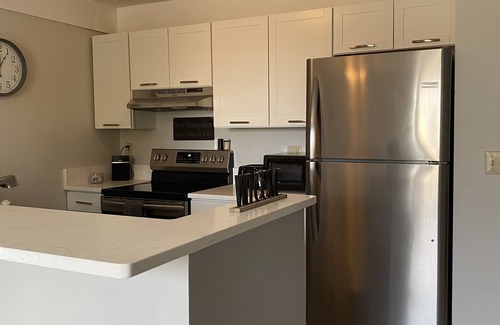 Gilford Condominio | Beautiful 1 bedroom condo-Lake views. Now offering monthly rental PRIME Location