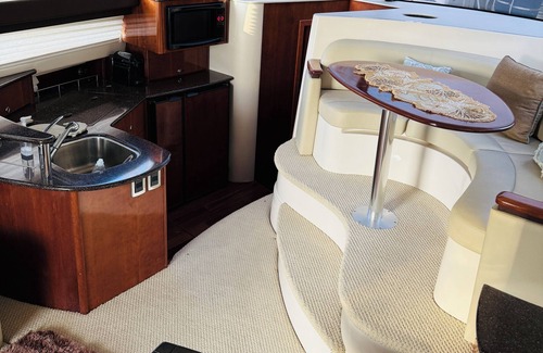 St. Pete Beach Alquiler De Eote | Beautiful 2-bedroom boat 400 steps from St. Pete Beach - WiFi, AC 30min to TPA