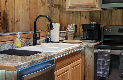 Sparta Cabina | Beautiful 2-bedroom cabin near Sparta and the Blue Ridge Parkway