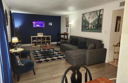 Southwest Orlando Apartamento | Beautiful 2-Bedroom Condo Near Universal and other Orlando Attractions, King Bed & Wi-Fi