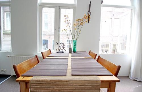 Helmersbuurt Casa | Beautiful 2 floor Vondelpark apartment.