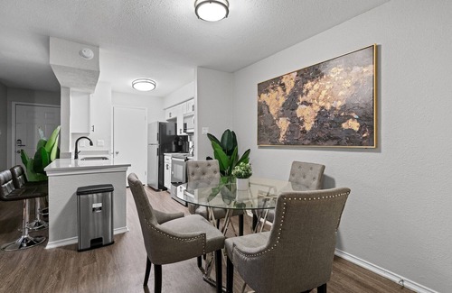 University Hills and Windsor Park Apartamento | Beautiful 2BD/2BA in University Hills 6073