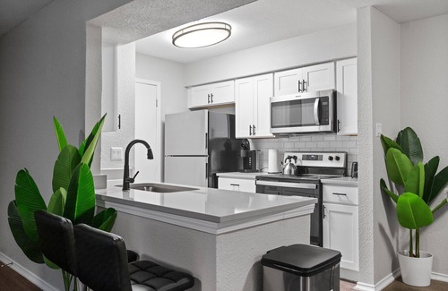 University Hills and Windsor Park Apartamento | Beautiful 2BD/2BA in University Hills 6073