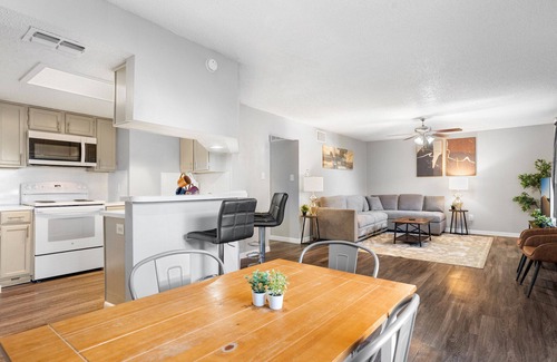 Hancock Apartamento | Beautiful 2BR 5 Mins to UT 7666