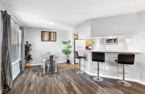 Hancock Apartamento | Beautiful 2BR 5 Mins to UT 7666