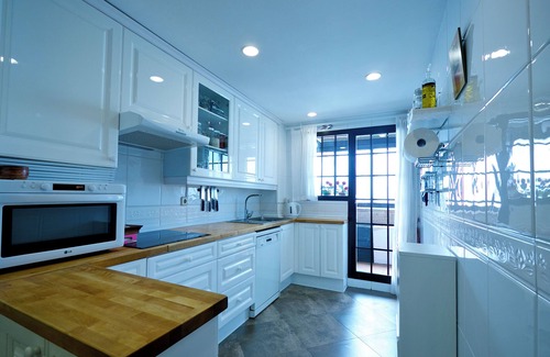 Majadahonda Apartamento | Beautiful 3 Bedroom apartment very near Madrid city, Wifi, AC, Pool, Paddle.