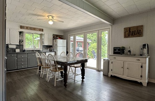 Faraday Cabaña | Beautiful 4 Bedroom Cottage on Faraday Trout Lake