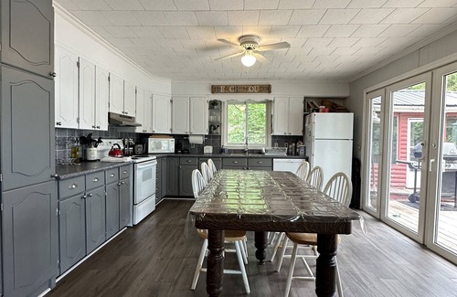 Faraday Cabaña | Beautiful 4 Bedroom Cottage on Faraday Trout Lake