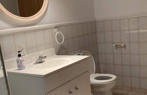 Brossard Casa | Beautiful and Cozy basement, 12 min to DT MTL, 5 m walk to river ,10 m to Casino