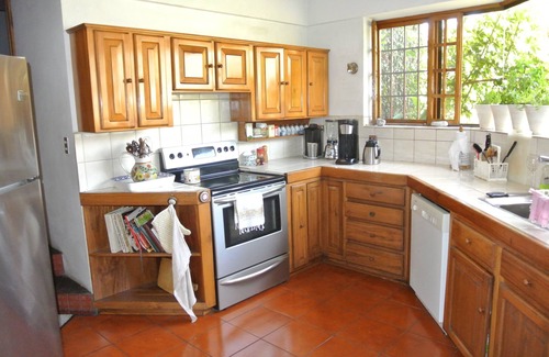 Escazú Casa | Hermosa y acogedora casa en Escazú, ideal para estancias de tratamientos médicos en CR.