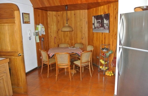 Escazú Casa | Hermosa y acogedora casa en Escazú, ideal para estancias de tratamientos médicos en CR.