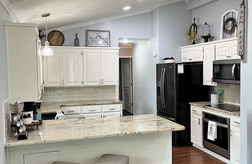 Hot Springs Village Casa | Beautiful and Spacious Lake Front Home. Golf, Kayaks, Minutes from Hot Springs!