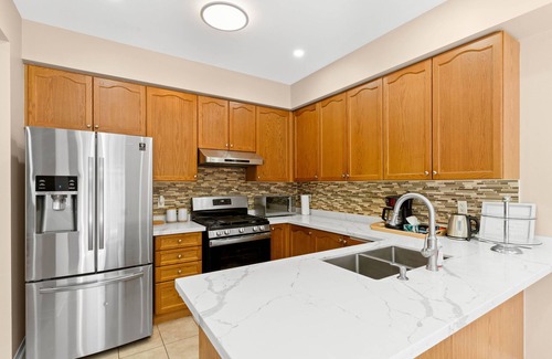 Brampton Casa | Beautiful and Spacious ~ 5 BR, 3.5 WR ~ Brampton