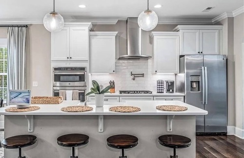 Lewisville Casa | Beautiful and stunning house with pool and Jacuzzi, area very peaceful