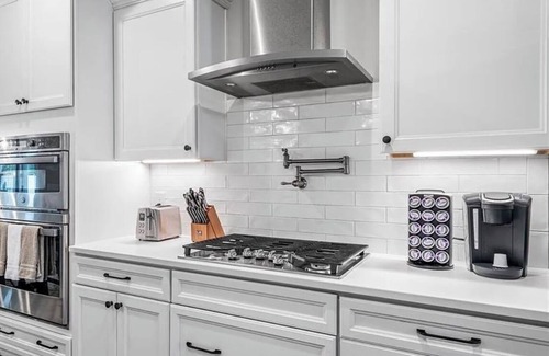 Lewisville Casa | Beautiful and stunning house with pool and Jacuzzi, area very peaceful