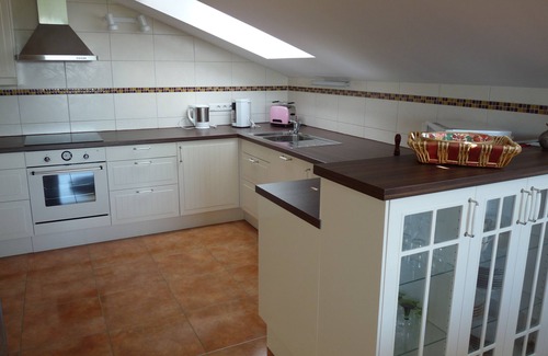 Riegenroth Apartamento | Hermoso apartamento con impresionantes vistas del valle y una gran zona de juegos