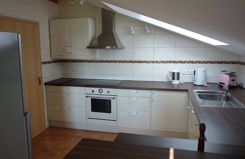 Riegenroth Apartamento | Hermoso apartamento con impresionantes vistas del valle y una gran zona de juegos