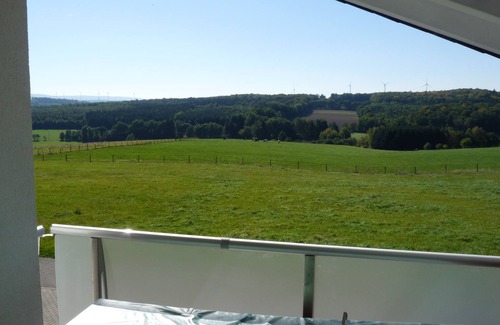 Riegenroth Apartamento | Hermoso apartamento con impresionantes vistas del valle y una gran zona de juegos