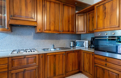 Aurogna Apartamento | Hermoso apartamento para 9 personas con jacuzzi, WIFI, TV, patio y mascotas permitida