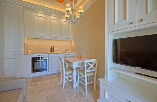 Cerreto Guidi Apartamento | Precioso apartamento para 3 personas con WIFI, A/C, piscina, TV y vista panorámica