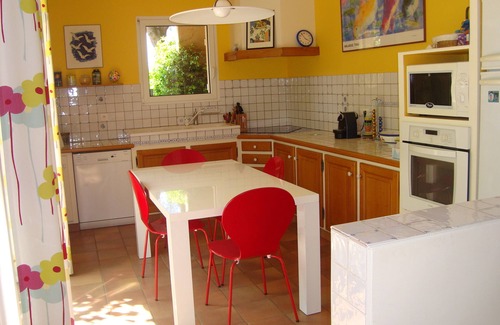 Pujaut Casa | HERMOSA CASA DE ARQUITECTOS EN UN CASO VERDE CERCA DE AVIGNON
