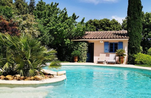 Pujaut Casa | HERMOSA CASA DE ARQUITECTOS EN UN CASO VERDE CERCA DE AVIGNON