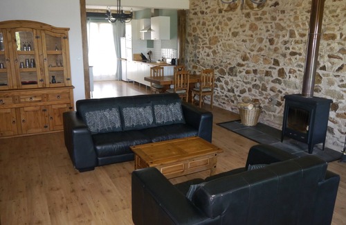 La Roche-l'Abeille Casa | Hermosa conversión de granero con patio privado y piscina.