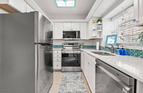 Redington Shores Casa | Beautiful Beach Home - Private with Direct Access to Beach & Pool