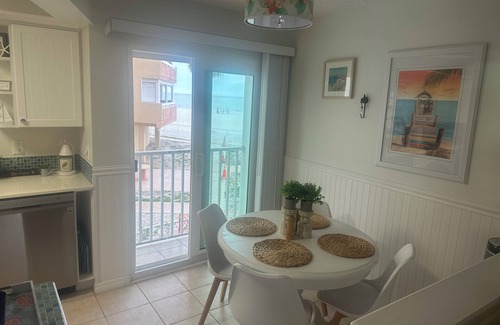 Redington Shores Casa | Beautiful Beach Home - Private with Direct Access to Beach & Pool