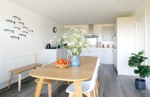 Nefyn Casa | Beautiful beach side homes sleeping 16 guests with a Hot Tub