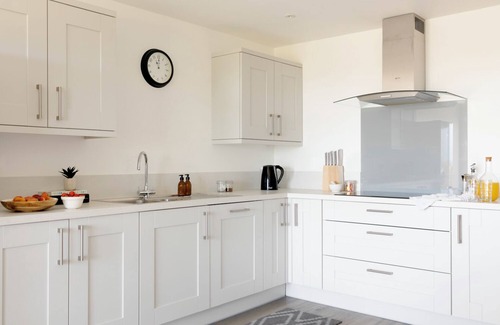 Nefyn Casa | Beautiful beach side homes sleeping 16 guests with a Hot Tub