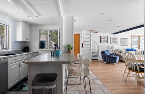 Lake Township Casa | Beautiful Beachfront Home on Crystal Lake