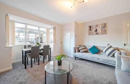 Birmingham Casa | Beautiful Birmingham 4 Bed Home - Weekly & Monthly Bookings