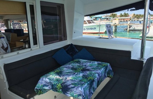 San Pedro Alquiler De Eote | Beautiful Catamaran in San Pedro on the Caribbean