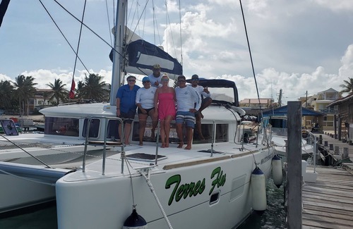 San Pedro Alquiler De Eote | Beautiful Catamaran in San Pedro on the Caribbean