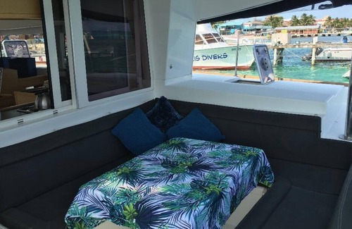 San Pedro Alquiler De Eote | Beautiful Catamaran in San Pedro on the Caribbean